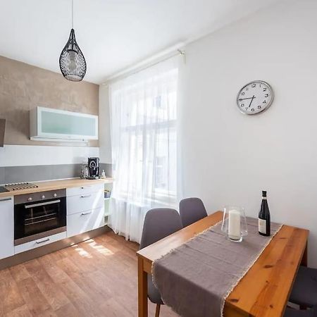 2 Bedrooms Apt Near Wenceslas Sq Прага Екстериор снимка