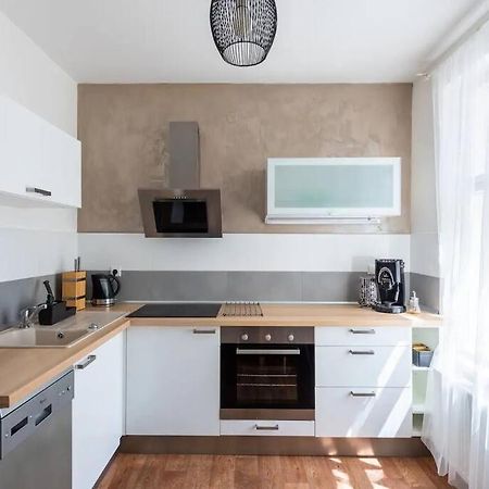 2 Bedrooms Apt Near Wenceslas Sq Прага Екстериор снимка