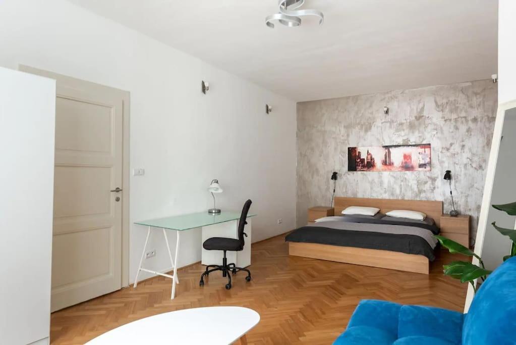 2 Bedrooms Apt Near Wenceslas Sq Прага Екстериор снимка
