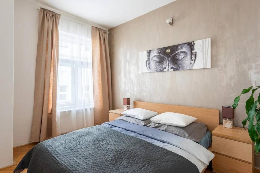 2 Bedrooms Apt Near Wenceslas Sq Прага Екстериор снимка