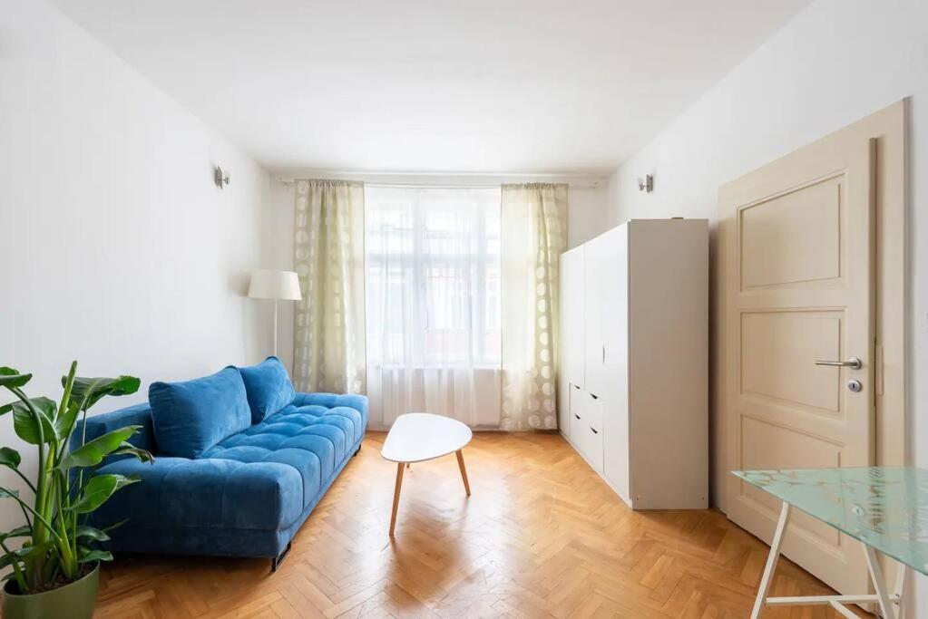 2 Bedrooms Apt Near Wenceslas Sq Прага Екстериор снимка