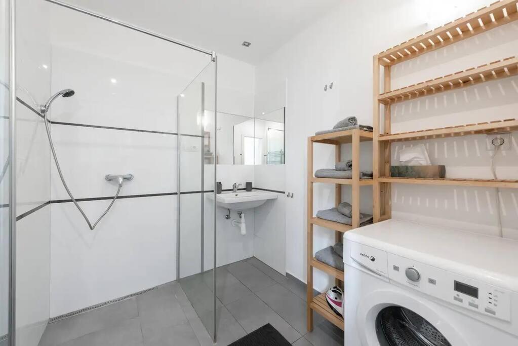 2 Bedrooms Apt Near Wenceslas Sq Прага Екстериор снимка
